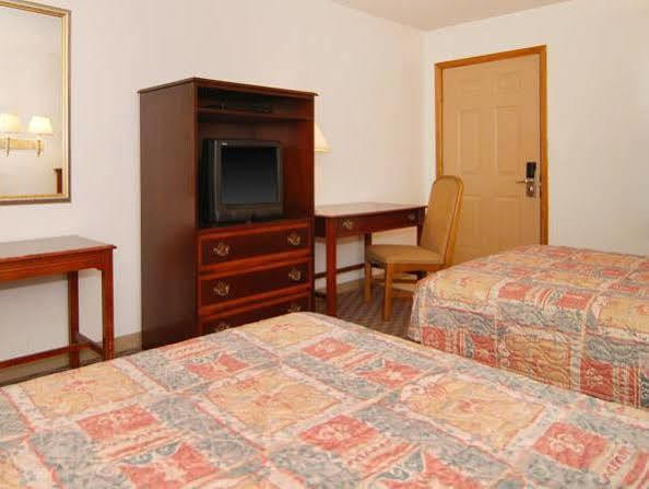 Econo Lodge Eagle Nest Exterior photo